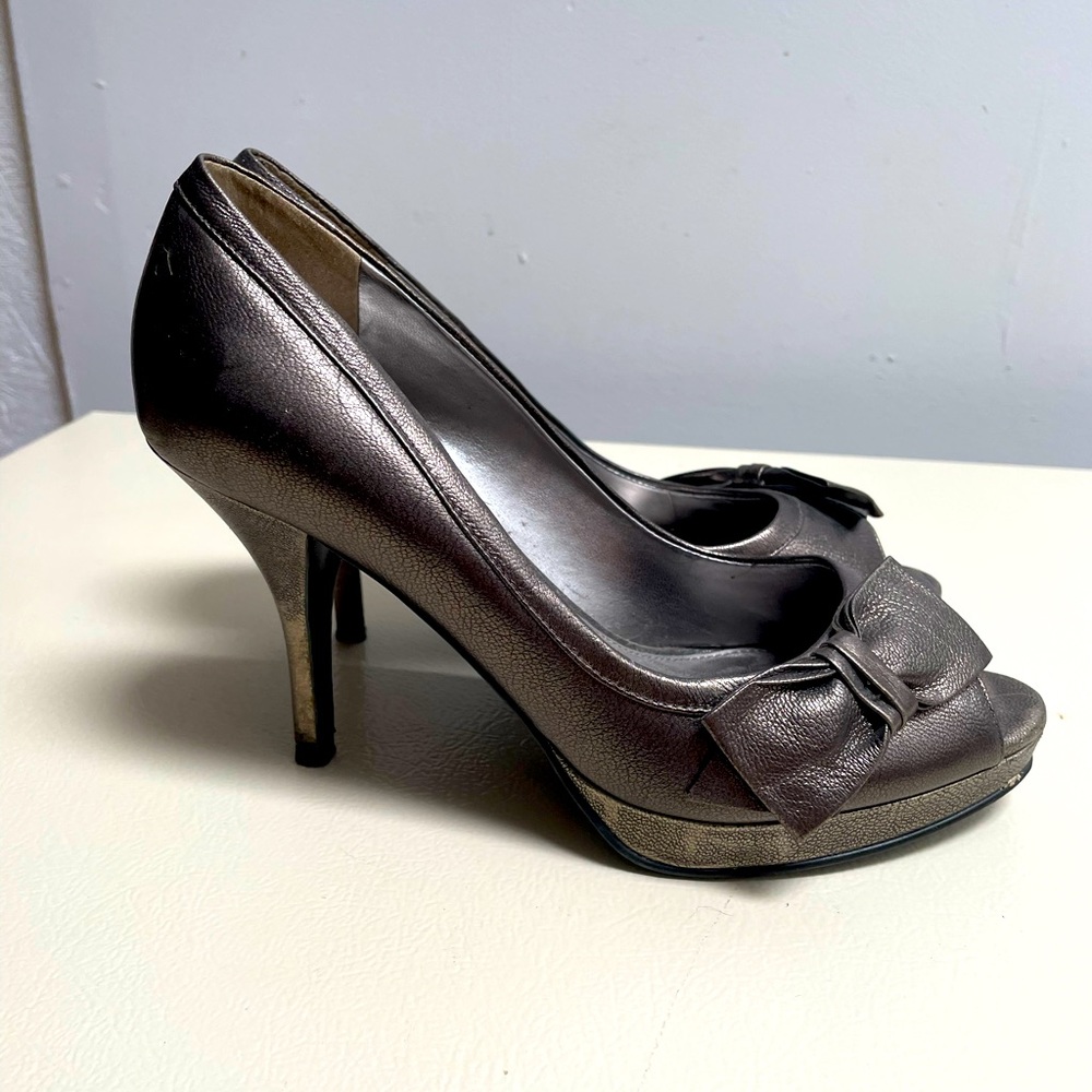 Marc Fisher Size 8 Silver Heels
